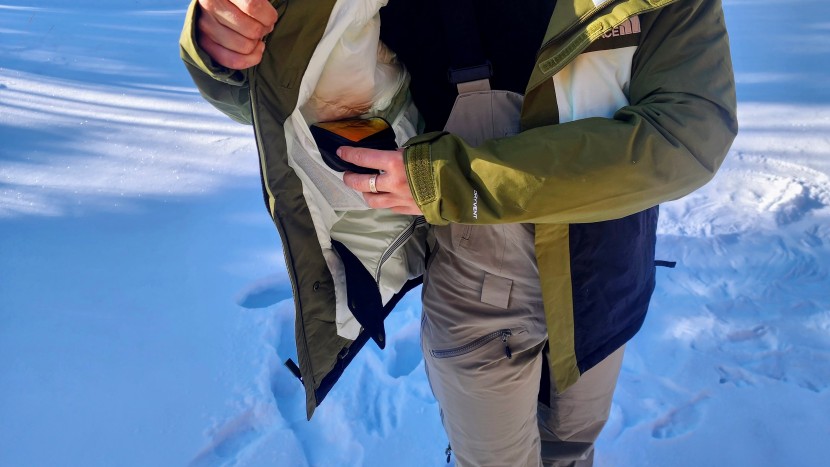 ski jacket womens - we love the quick convenience of a good mesh stash pocket.