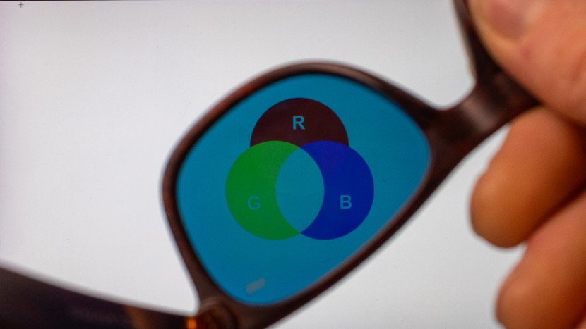 blue-tinted lenses let in more cool colors, and less warm colors.
