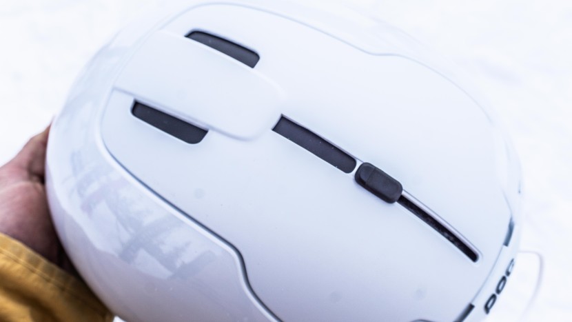 the 3 top vents are easily opened or closed with the slider.