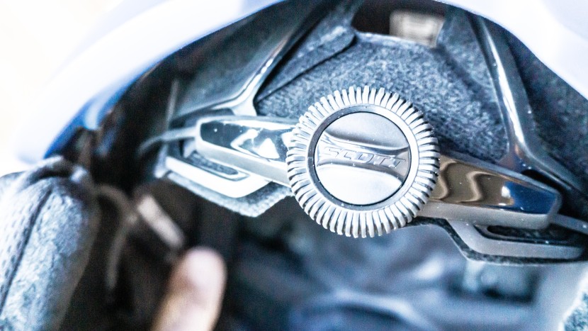 scott flow pro mips - classic features like the rear wheel adjuster allowed our testing...