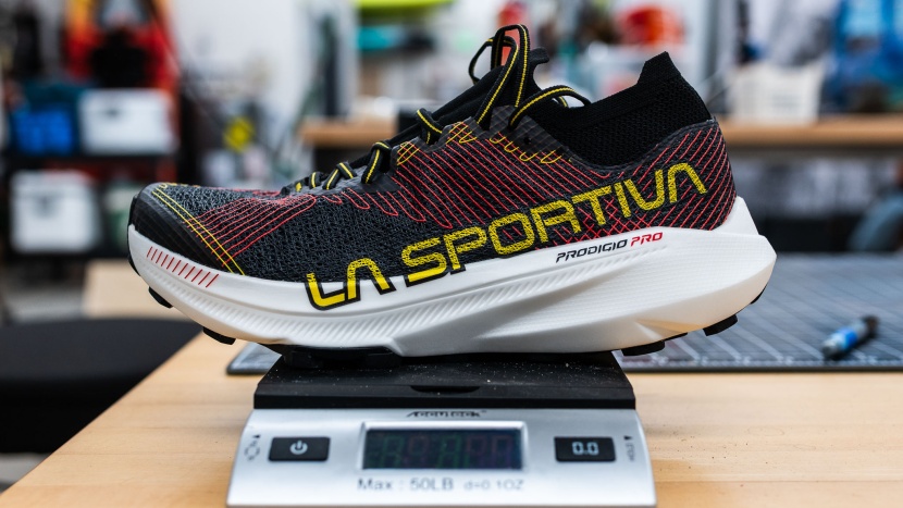 la sportiva prodigio pro - weighing the la sportiva prodio pro in our lab.