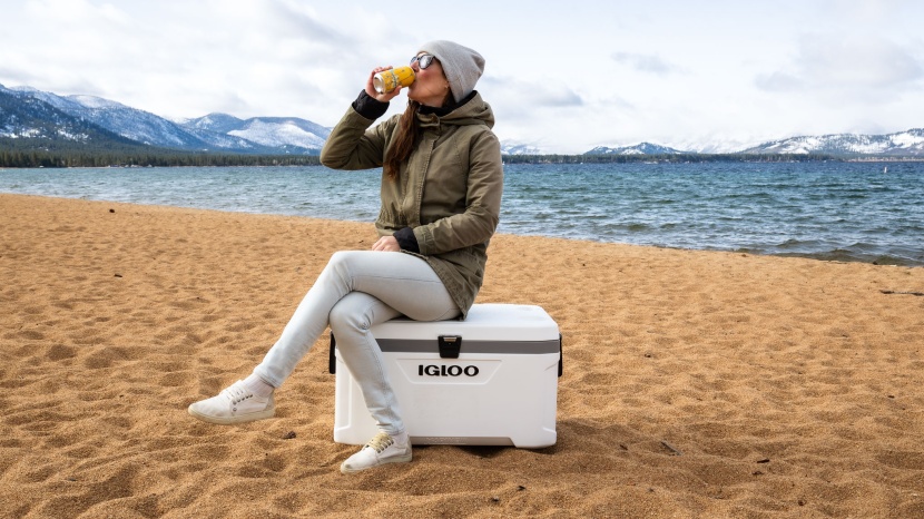 igloo marine ultra 70 - the igloo has a fully-insulated lid to help keep your drinks nice...