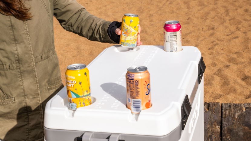 igloo marine ultra 70 - the marine ultra 70 features four self-draining drink holders molded...