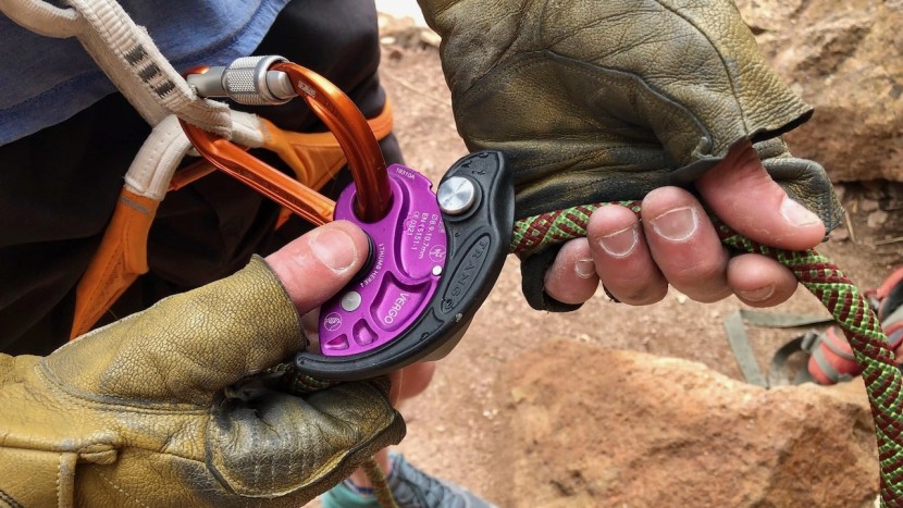 trango vergo - on top of the device is a spot that says &quot;thumb here&quot;, which helps...