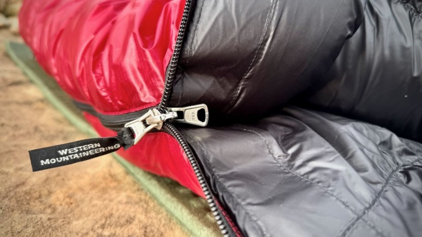 western mountaineering alpinlite - the alpinlite does not feature anti-snag zipper technology, however...