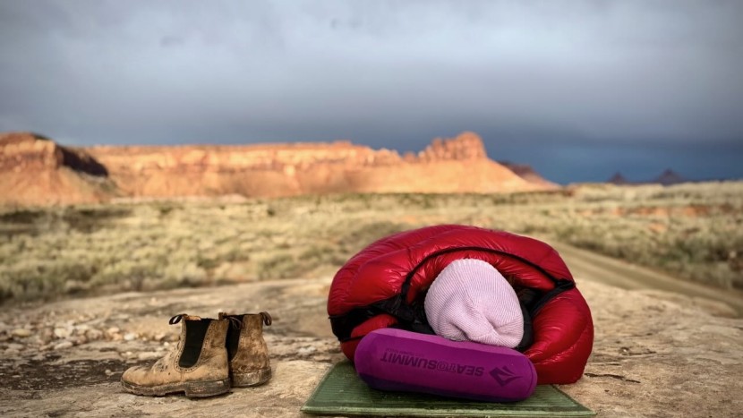 sleeping bag womens - the high loft of the western mountaineering alpinlite&#039;s 850+ goose...