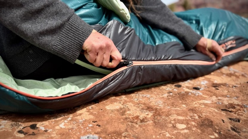 sleeping bag womens - do you prefer a down or synthetic sleeping bag? a women&#039;s specific...