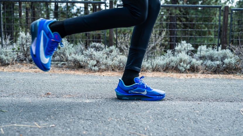 nike zoom fly 6 - the carbon plate does a good job of providing a rolling motion, but...