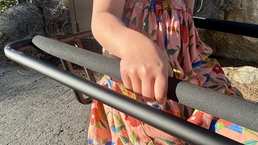 aventon abound lr - anti-pinch handrail protects little digits.