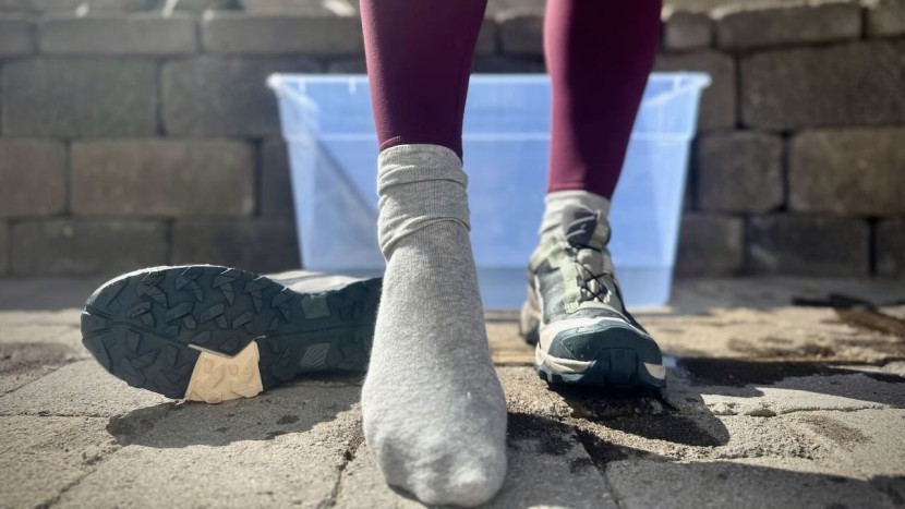 salomon x ultra 5 gore-tex for women - not even a drop of water after two minutes of submersion, the x...