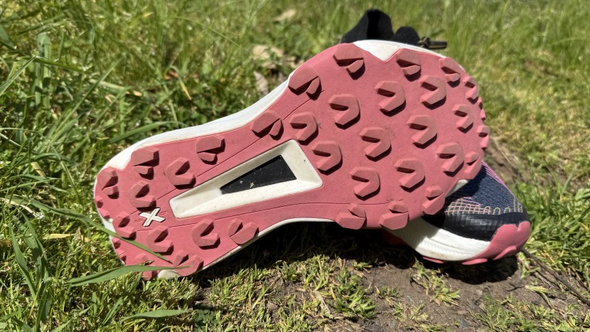 the u-shaped lugs help provide traction and bite in all directions.