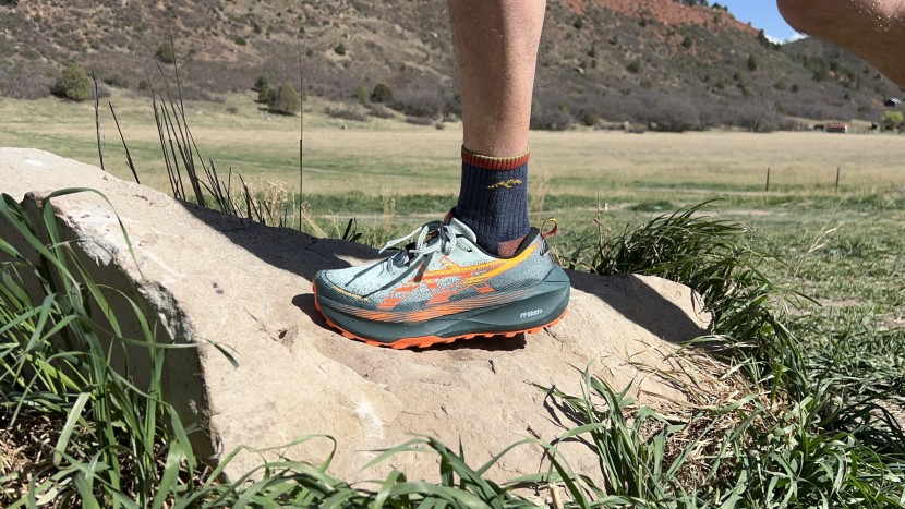 trail running shoes men - ample underfoot foam (like the ultrathick 41 mm heel stack of the...