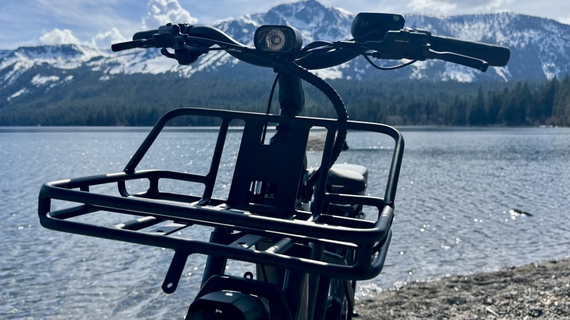 ride1up vorsa st - paperboy vibes from the front rack, the accompanying basket is handy...