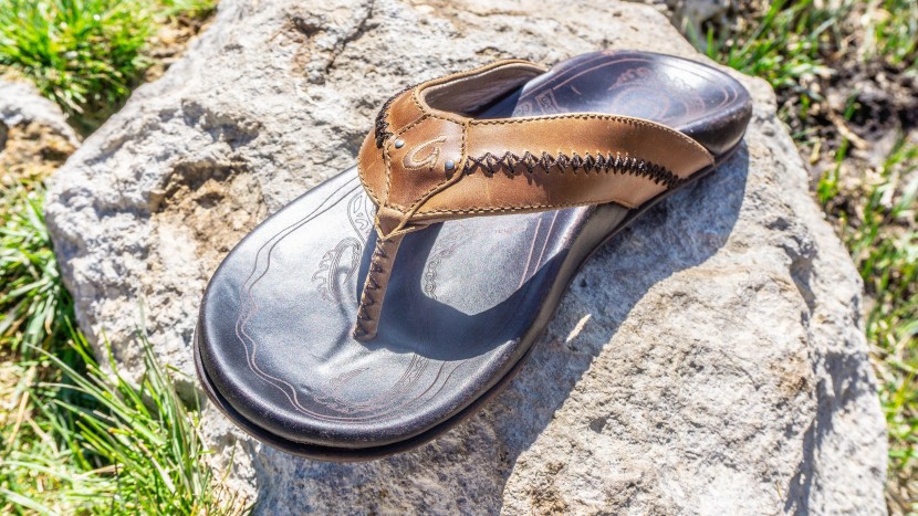 flip flops men - the mea ola has a great mid-range arch and raised footbed edges for...