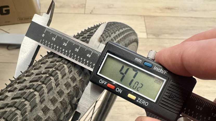 van rysel grvl af 2 apex - massive touareg tires provide excellent flotation and give the bike...