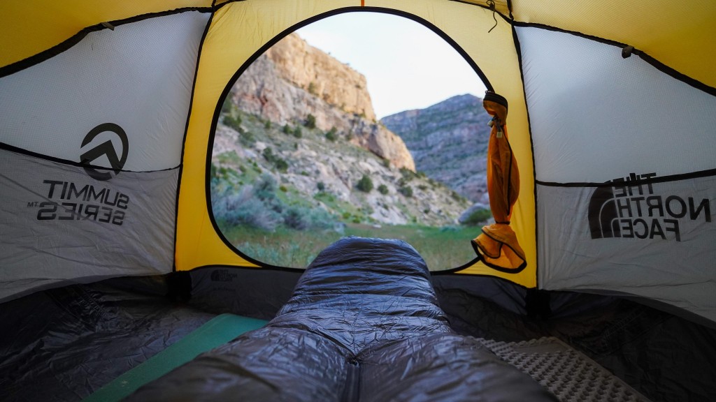 backpacking sleeping bag - sleeping bags for backpacking prioritize low weight and packed size...