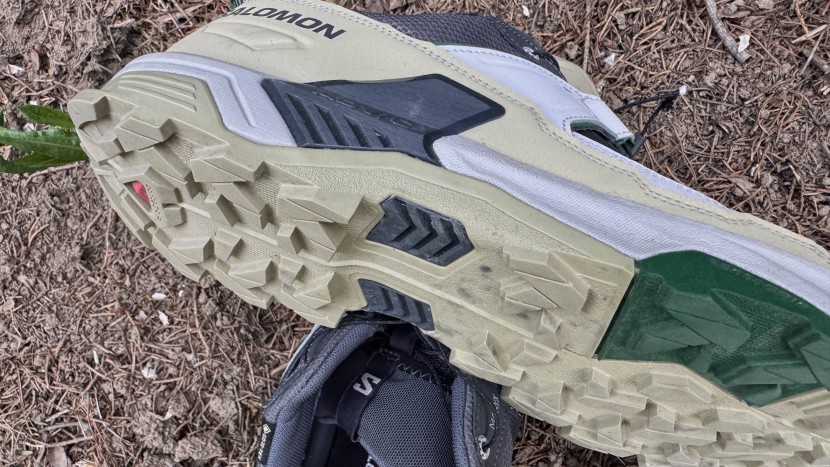 salomon x ultra 5 gore-tex - the aggressive tread bites through loose debris, rarely sliding.