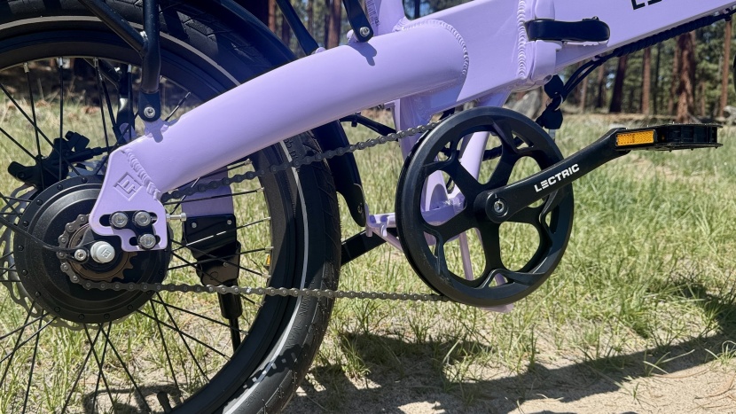 a 52t chainring gives the rider a tall gear to assist up to 20 mph.