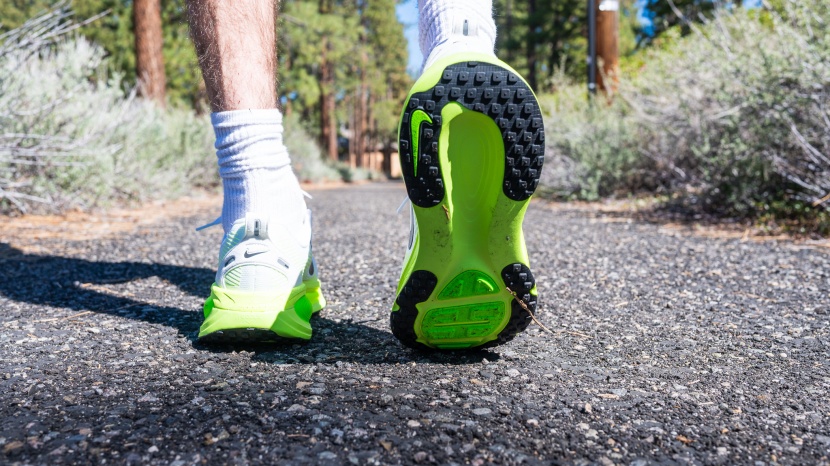 running shoes men - the rubber outsole of the nike vomero helps it grip better on wet...