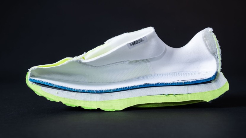 here you can seen the dual-density midsole, with the zoomx on top...