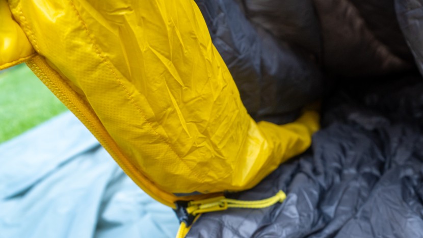 the half-length zipper is bordered by a draft tube to help with cold...