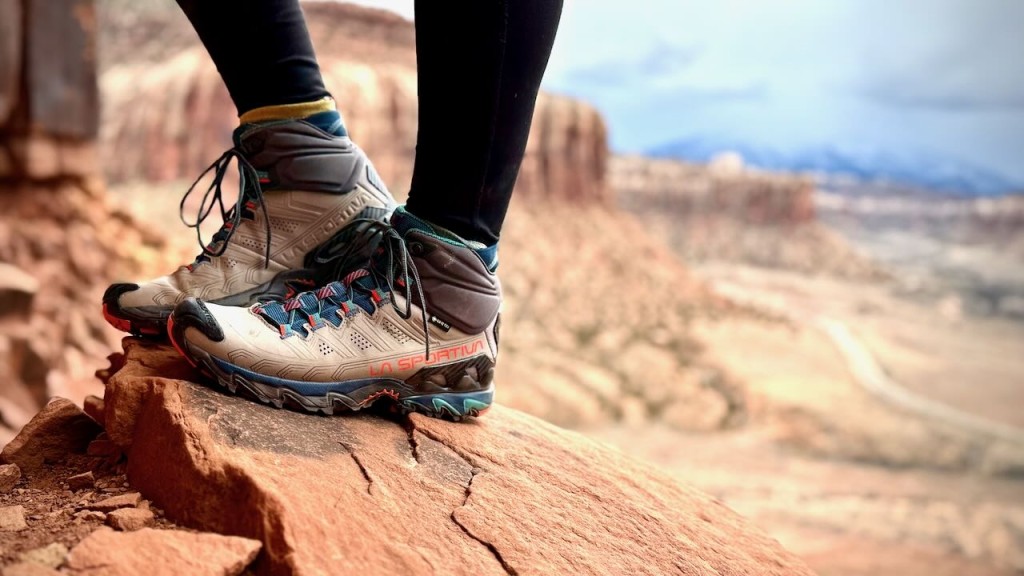 La Sportiva Ultra Raptor II Mid GTX - Women's Review | Tested La Sportiva Ultra Raptor II Mid GTX - Women's Review | Tested