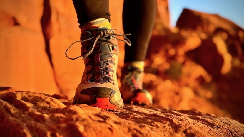La Sportiva Ultra Raptor II Mid GTX - Women's Review | Tested La Sportiva Ultra Raptor II Mid GTX - Women's Review | Tested