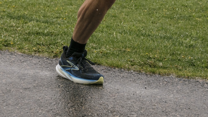 brooks glycerin 22 - at relaxed paces, i do enjoy the landings on this shoe. the dna...