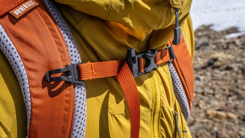 rei co-op traverse 35 - we were so pleased to see this sternum strap remained attached the...