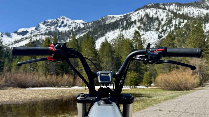 upright handlebars with a centrally mounted display and easy-to-use...