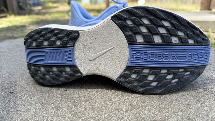 nike pegasus plus for women - the exposed foam decreases the pegasus plus&#039; lifespan.