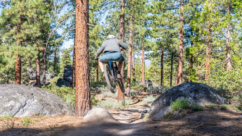 santa cruz vala r - a lively, poppy feel to the vala lets you leave the ground on a whim.