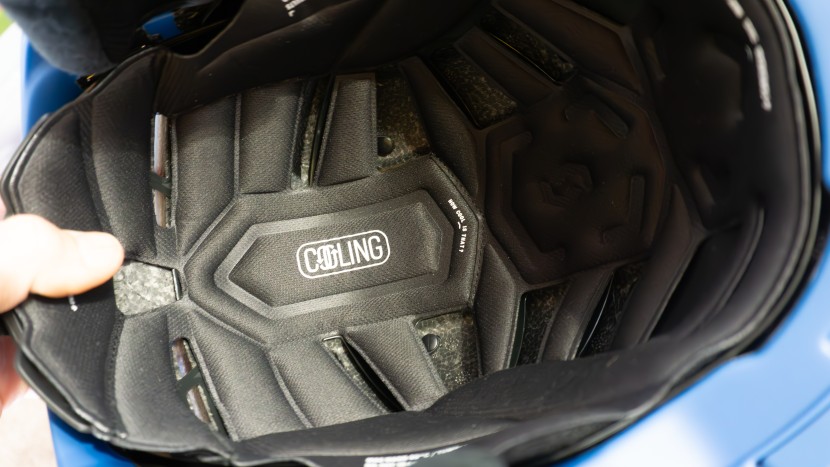 scott flow pro mips - the flow pro offers some separation between the liner and the main...