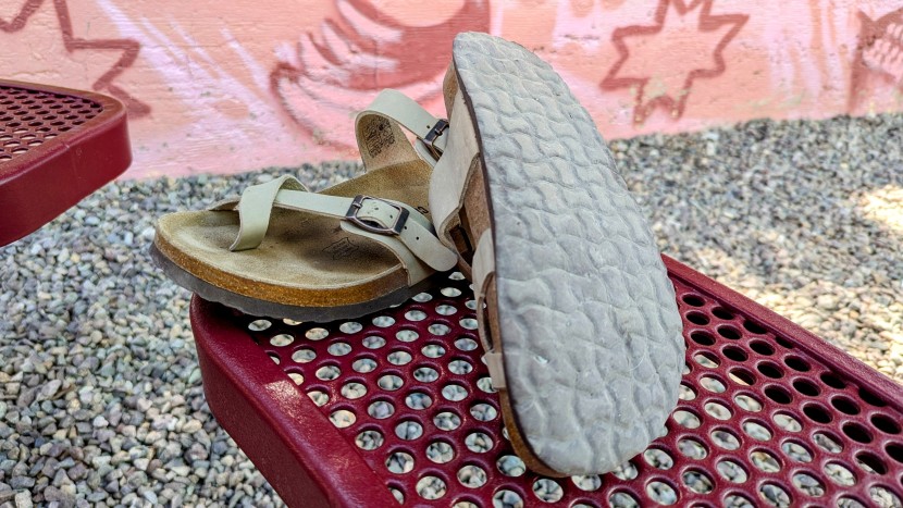 cushionaire luna cork footbed - whether it&#039;s tile, turf, or trail, the luna stays steady in front...