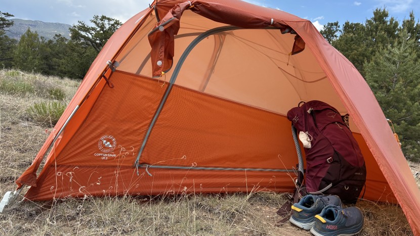 big agnes copper spur ul2 - the vestibule has just enough space to hold a pack and shoes.