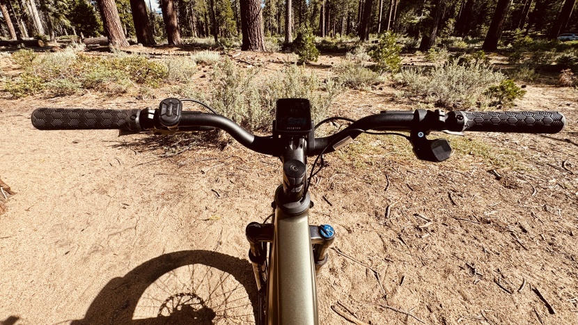 aventon aventure m - a sensible cockpit with a higher-rise handlebar gives the aventure m...