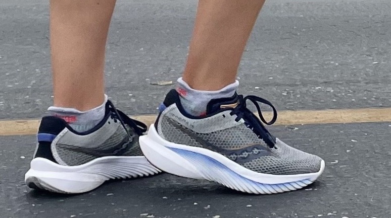 Saucony レディース Kinvara 14 スニーカー, ブラック/ホワイト, 11.5 Saucony Kinvara 14: Tried and tested