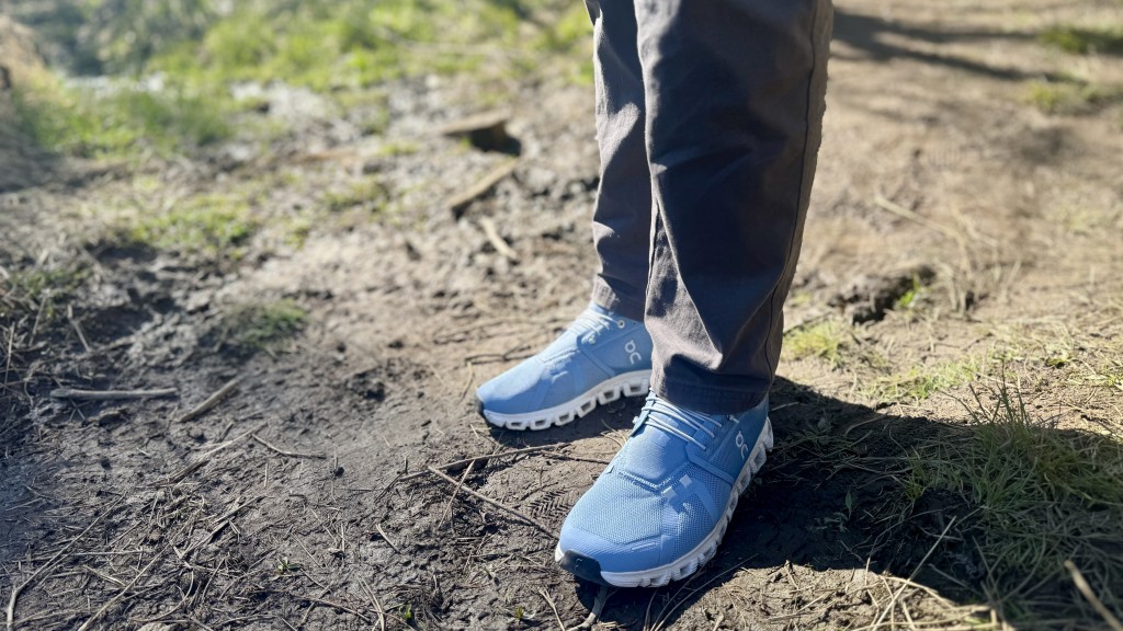 on cloud 6 - the on cloud 6 is lightweight, comfortable, and agile on a variety...