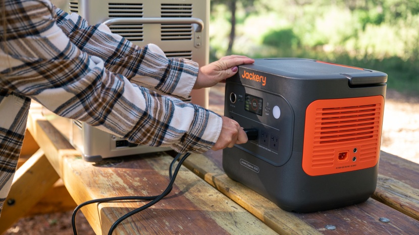 powered cooler - the engel mt45 is one of the noisiest coolers while operating, but...