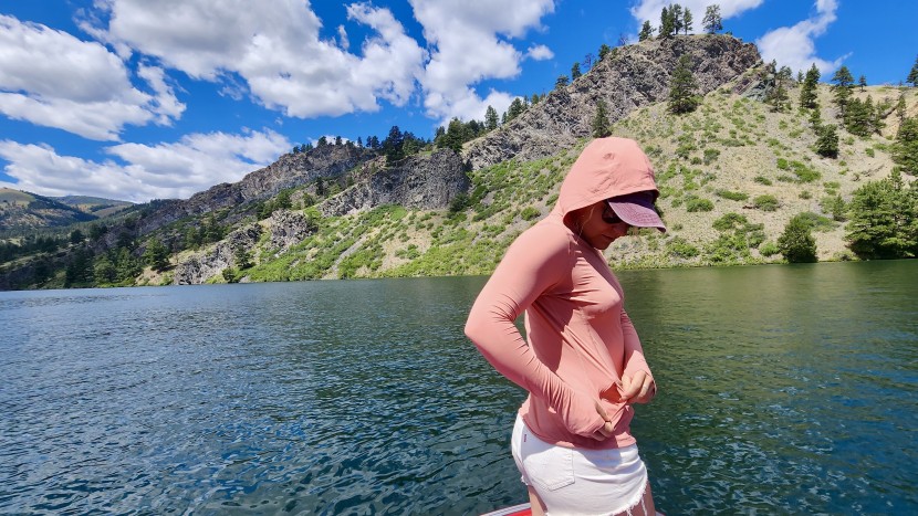 mountain hardwear crater lake long sleeve hoody for women - the small zip pocket on the hem is useful for small essentials, like...