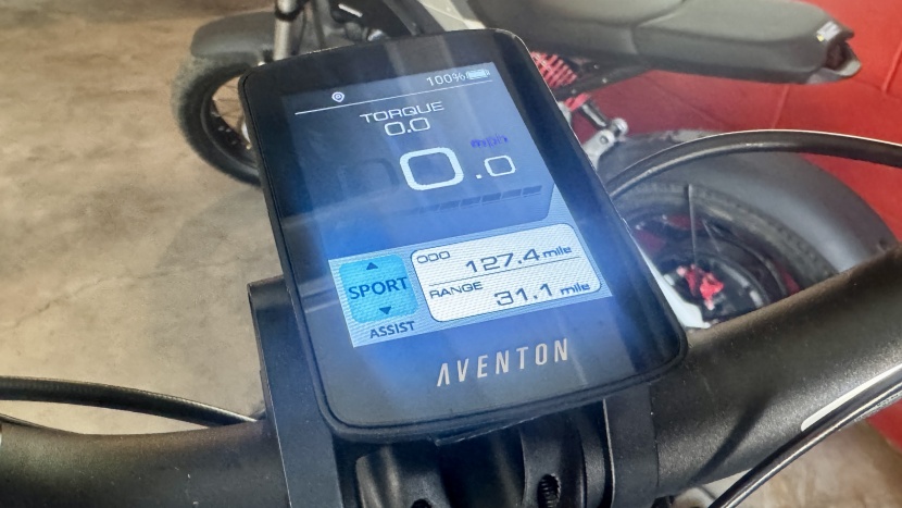 aventon aventure m - the screen shows an abundance of information on its 3&quot; x 2&quot; display...