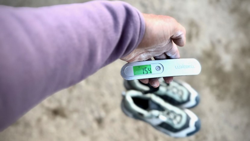 the salomon x ultra 5 gore-tex is the same weight as the on...