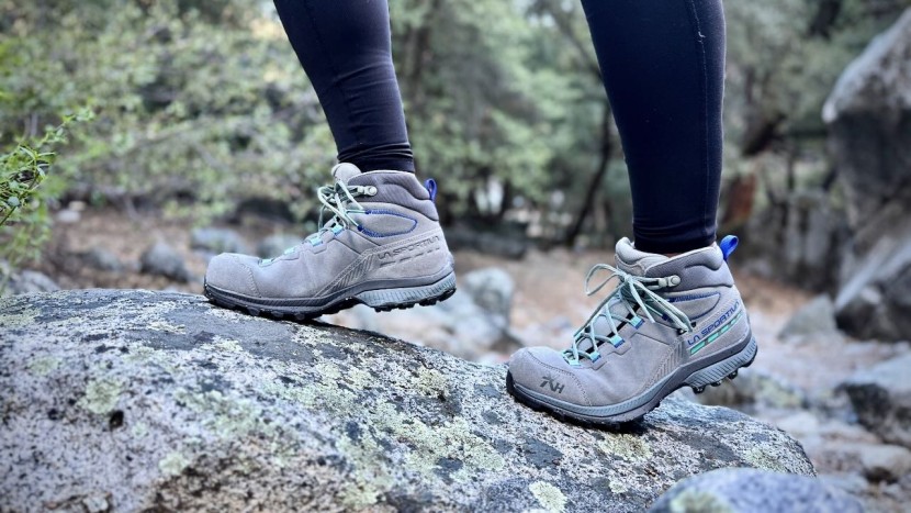 la sportiva tx hike mid leather gtx for women - if you&#039;re looking for a lightweight, comfortable, and waterproof...