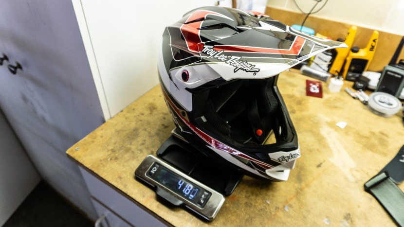 troy lee designs d4 polyacrylite - the d4 is among the heaviest helmets we&#039;ve tested, though it&#039;s got...