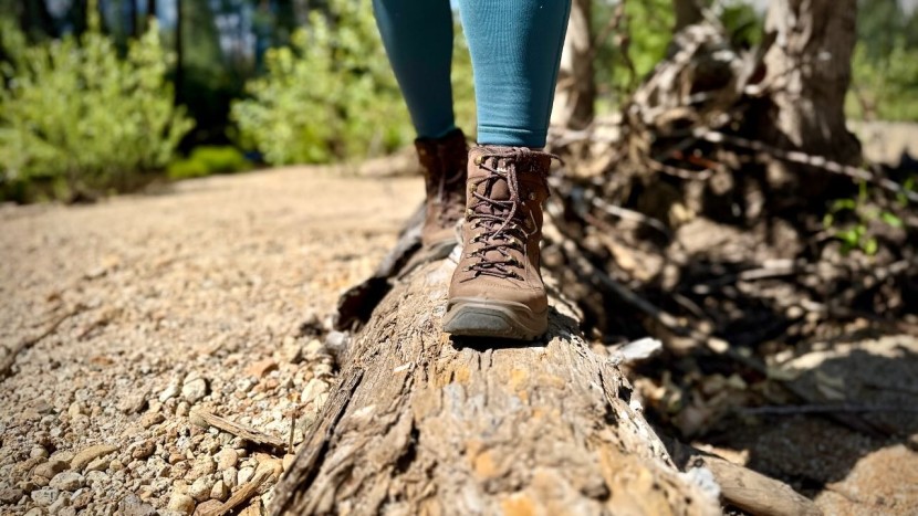 lowa renegade evo gtx mid for women - the well-padded ankle cuff combines with three metal hooks to secure...