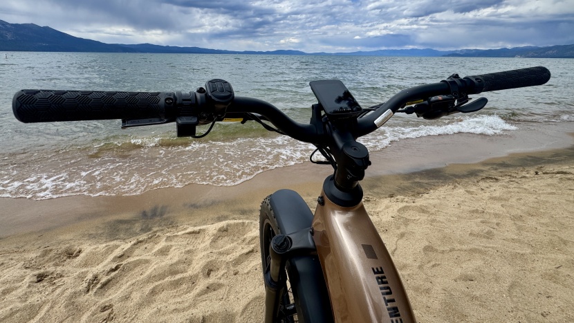 aventon aventure.3 - headtube cable routing keeps the front end looking nice and tidy.