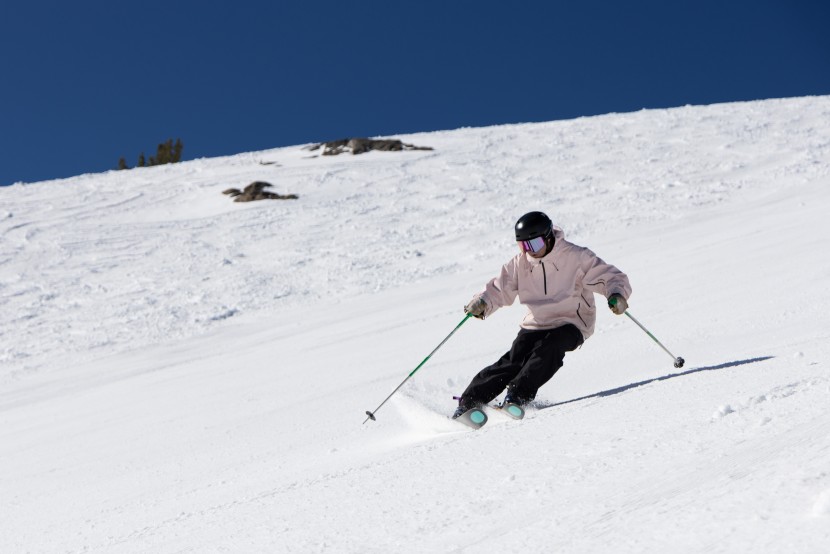 kastle paragon 93 - this ski prefers to smear and "skarve" (skid-carve) on the groomers.