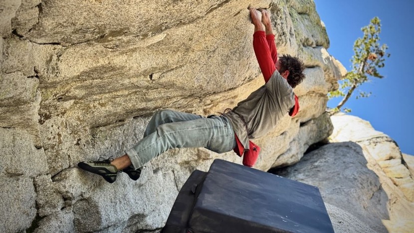 organic 5" thick big pad - the 1050 ballistic nylon along with 1000-1200 recycled nylon cordura...