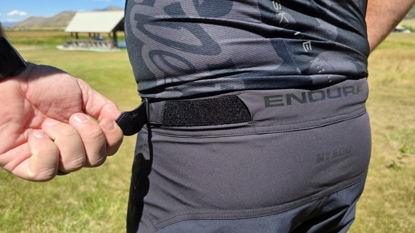 mountain bike shorts - the stretchy elastic waist adjusters on the endura mt500 spray...