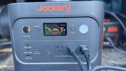 jackery explorer 2000 v2